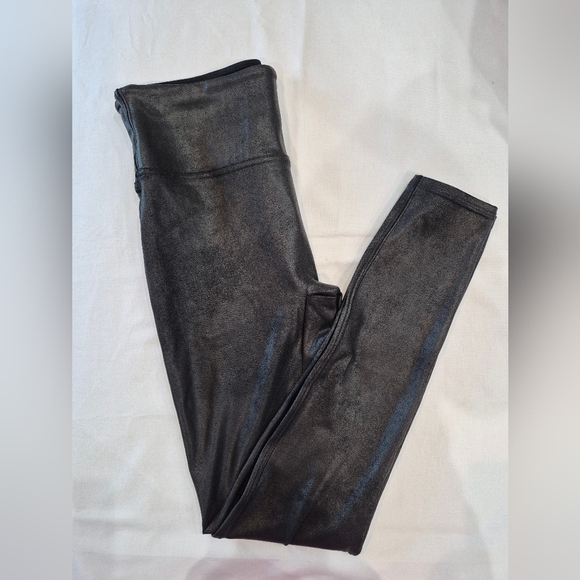 SPANX Faux Leather Leggins Size Large Like New - Picture 6 of 8